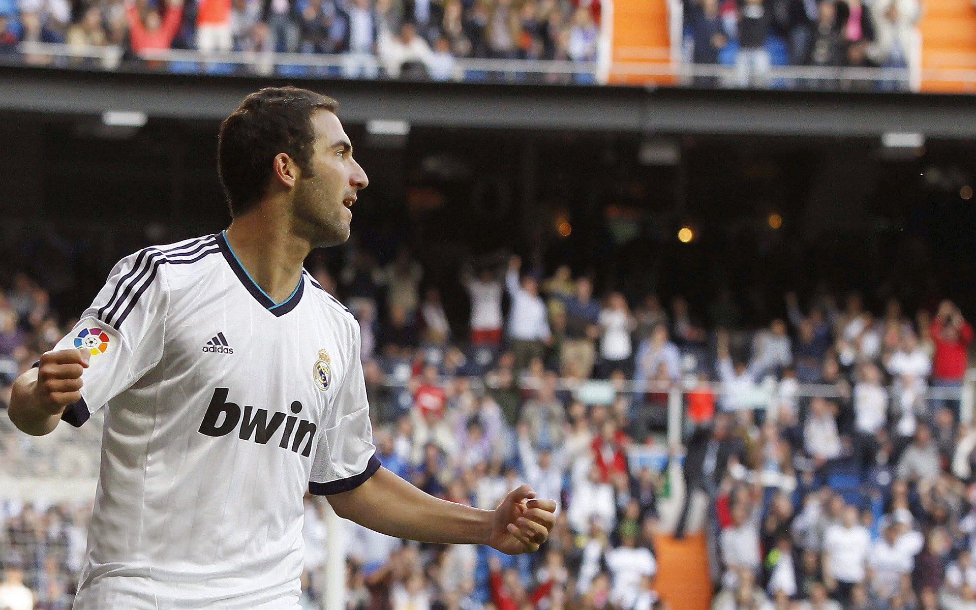 开云体育在线入口-利物浦高压逼抢实体阵容，逆转胜局，官方_利物浦压哨连签两大中卫 白菜价补强